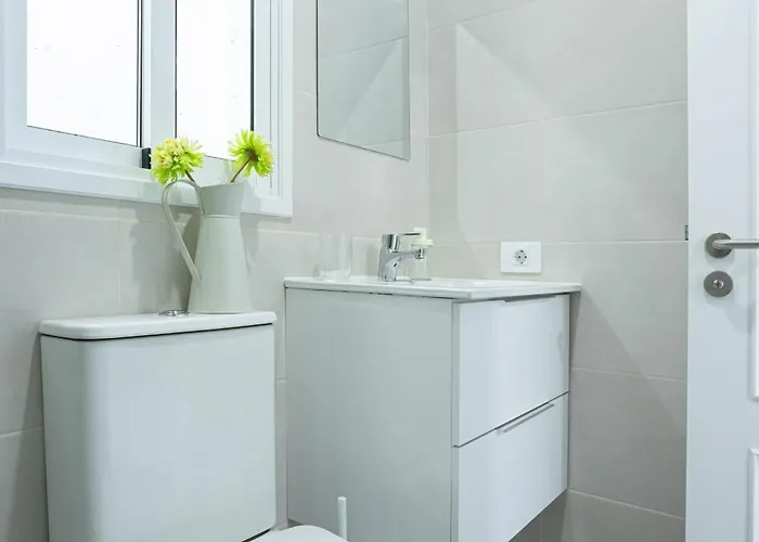 Atico Con Terraza شقة