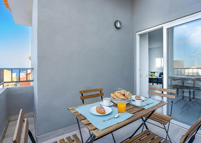 Atico Con Terraza شقة *